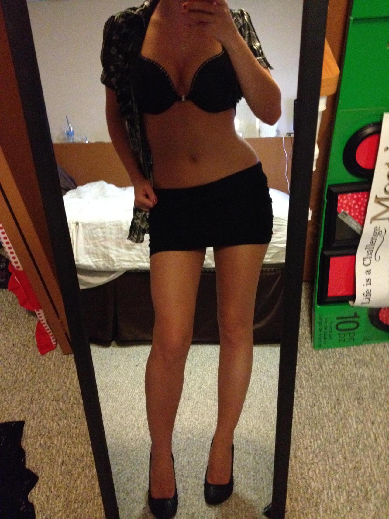 Can I be your little of(f)ice slut ?? Specialerotic.com  
