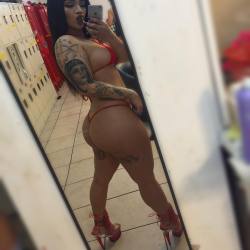 stripper-locker-room:  lilie_leahndra