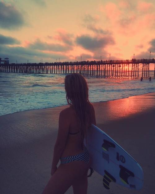 cbssurfer:  Felicity Palmateer… Cali living  xx