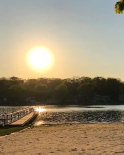 Standing in the sunlight laughing Hide behind a rainbow&rsquo;s wall, Slipping and a-sliding All along the waterfall With you, my brown-eyed girl.  #naturephotography #nannyviews #beachlake #njphotography  (at Packanack Lake, New Jersey)