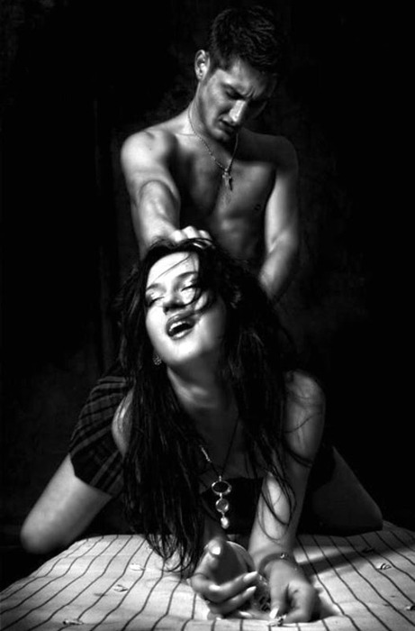 the-erotic-woman:  &ldquo;Placing his hands beneath her thighs once more, he