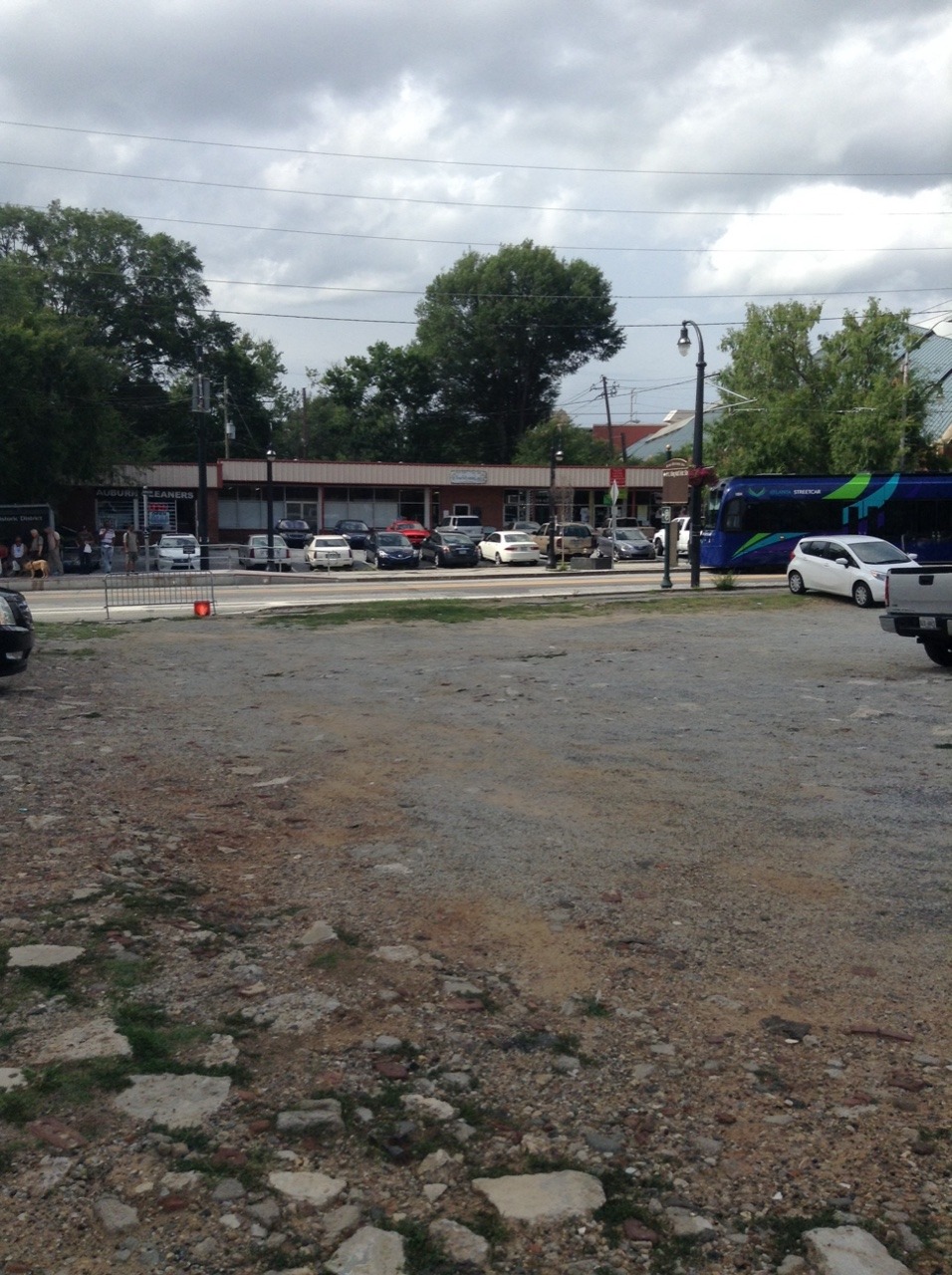 atlurbanist: Streetcar tour of bad land use in Atlanta  “If you look to the left,
