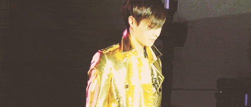 yixingy:  66/100 Gifs of Yixing. Sparkles just came out of him guys. 