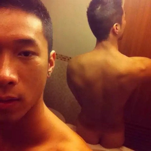 rebelziid:  Hot Hunk’s Cute Butt : p