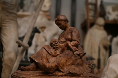 geritsel:The sculptures ‘overflow’ in Musée La Piscine in Roubaix