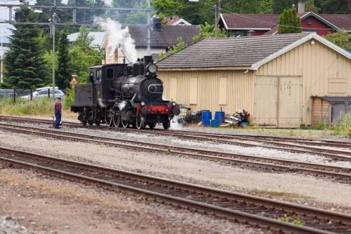 Krøderbanen #norway #visitnorway #canonphotography #krøderbanen #rail #railroad #steamtrain (ved Vik