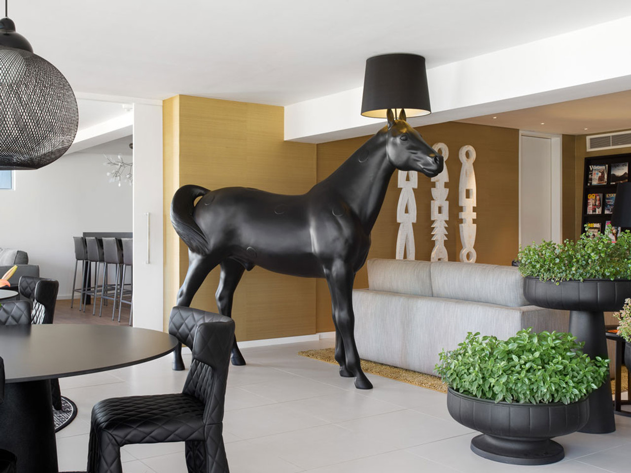 elodieunderglass:laqueus:I love this lamp because it&rsquo;s like, oh a nice