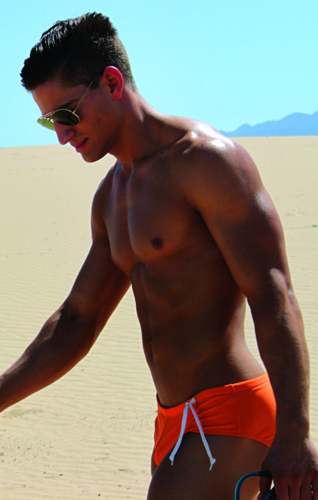speedofan98:  www.speedofan98.tumblr.com