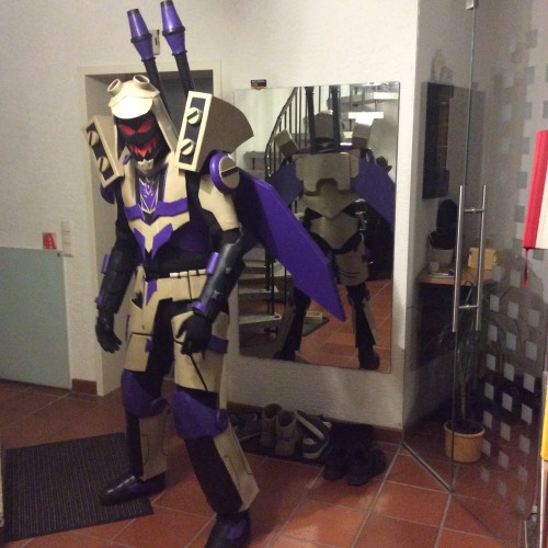 chaozrael:  So finally. Here´s something I wanted to show you for some time and it´s finally done :DThe Blitzwing commission all ready for trouble and worn by a good friend (who sadly doesn´t have tumblr. But he has a Facebook page: here.) Expect