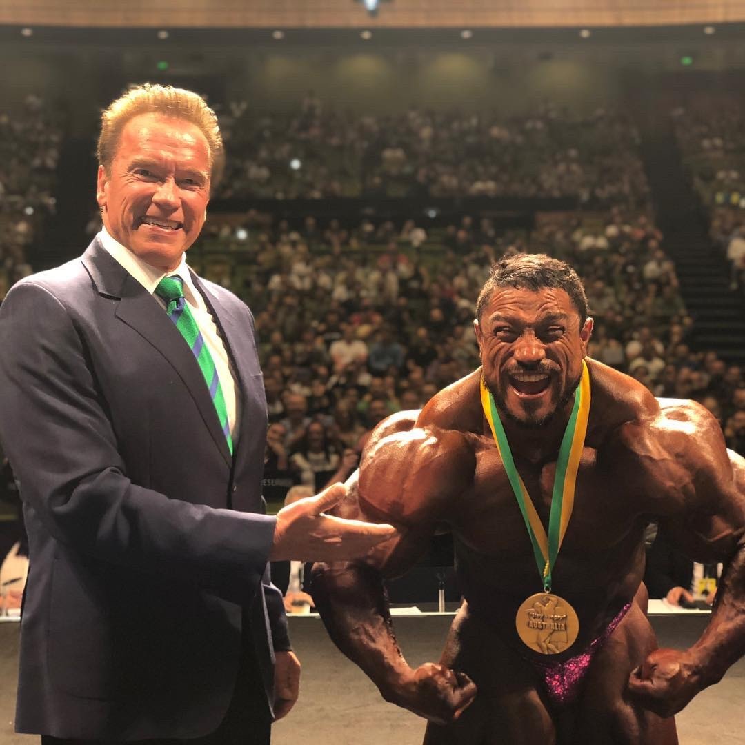 Arnold Schwarzenegger &amp; Roelly Winklaar - Arnold congratulating Roelly on