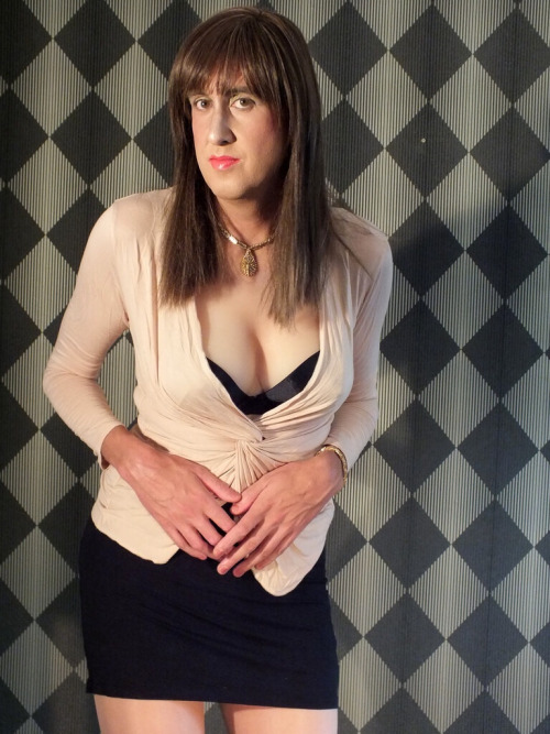 yes-sadie100:  Are you ready to unleash the gurl within? Sign up for my free feminization