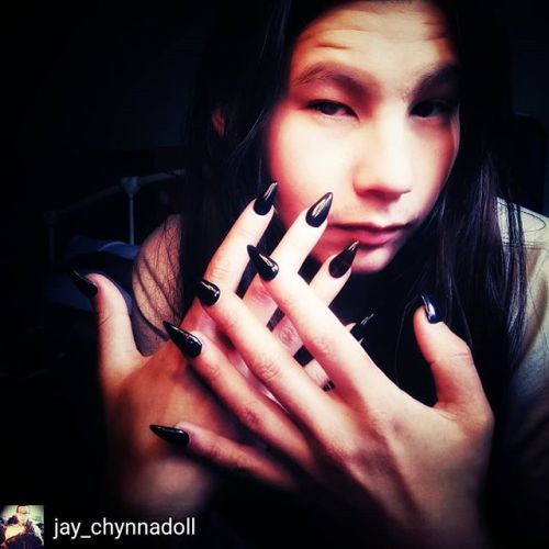 Credit to @jay_chynnadoll : Here let me test my nails on you&hellip; #top3dnails #sharpnails Fet
