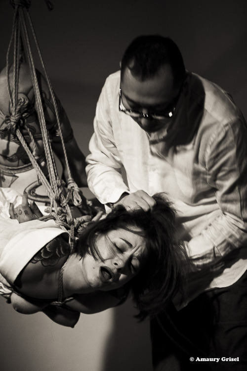 amaury-grisel-shibari: Akira Naka et Marika Gorgone, àPlace des Cordes. 2015, May 9th Photography by AmaUry Grisel 