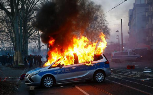 fuckyeahanarchopunk: ‪#‎Frankfurt‬ ‪#‎Germany‬ - Clashes erupted during the demonstration against th