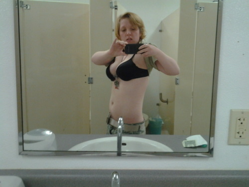 mymarinemindpart4:  Always a good time for bathroom selfies!