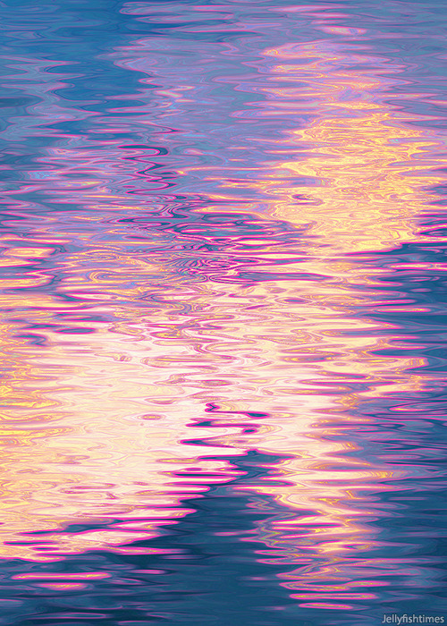 zenalien:  jellyfishtimes:  Water by Jellyfishtimes // more art here  xo 