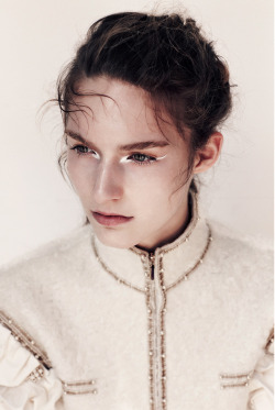 foudre:  &ldquo;A Highland Beauty&rdquo;Exit, S/S 2013Manuela Frey by Emma Tempeststyling by Verity Parker; Chanel jacket 