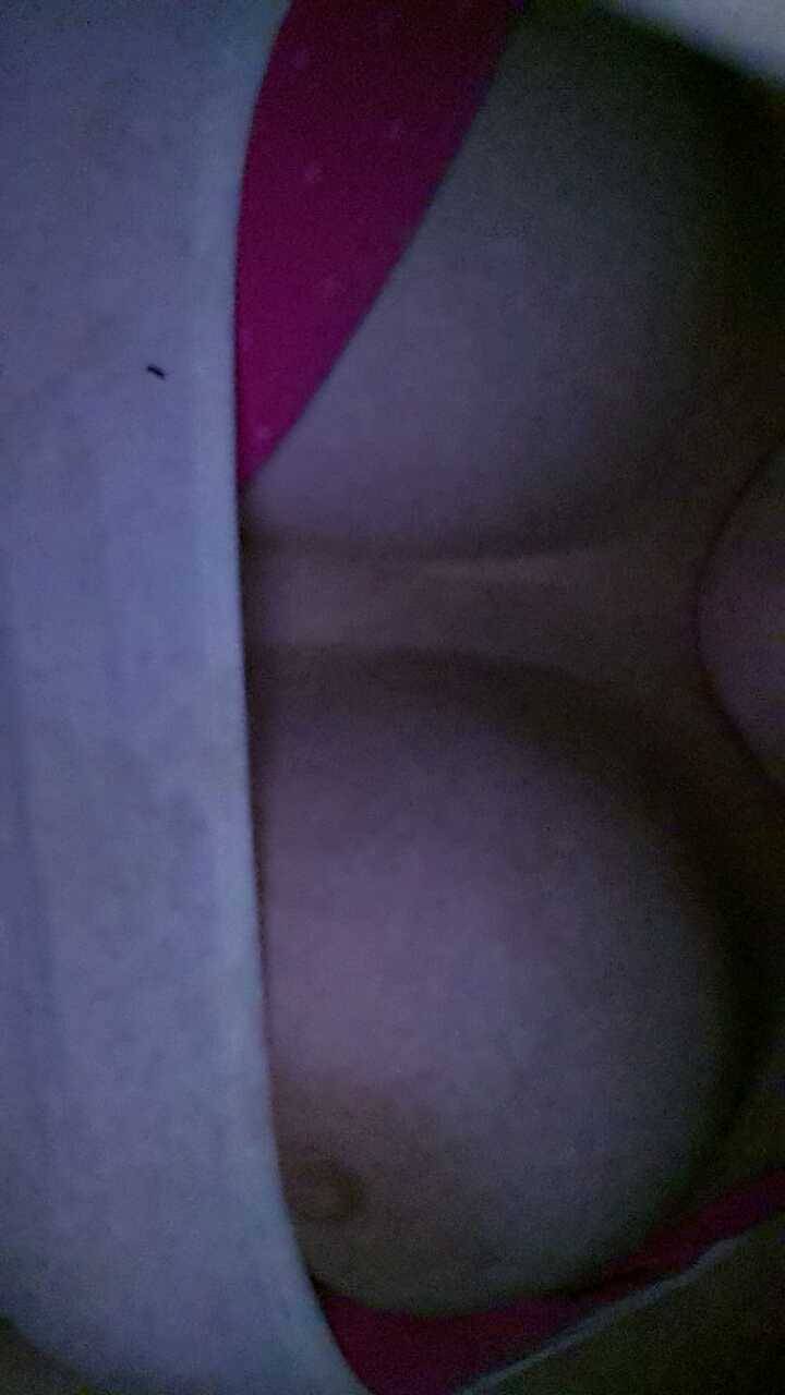 chubbyaussie:  Nip slip ;)