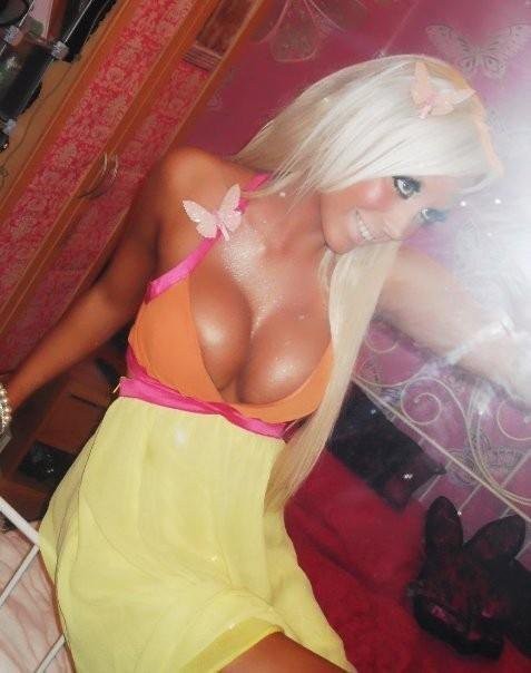 amateur-implant-pics:  candyhousebimbos:  it’s like the make-up advert, can you spot the seven signs of bimbo?       (via TumbleOn)