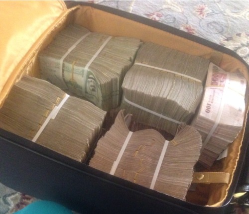 glittered-louboutins:  catty-77:  ifucked-your-bitchh:  muneh on ma minddd ~  💸  ♡ more posts like this here http://glittered-louboutins.tumblr.com/ ♡