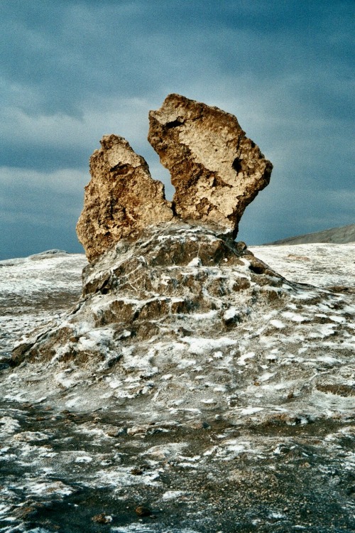 Roca erosionada por el viento, Valle de la Muerte, Atacama, Chile, 2003.