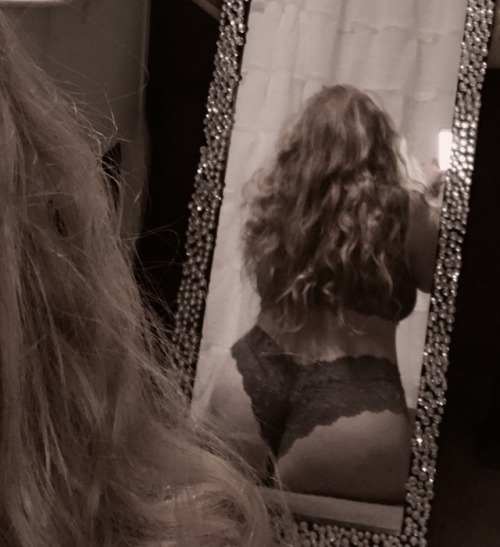 everyonelikesaredhead:  I’m not that bitch you wanna sleep on, baby.