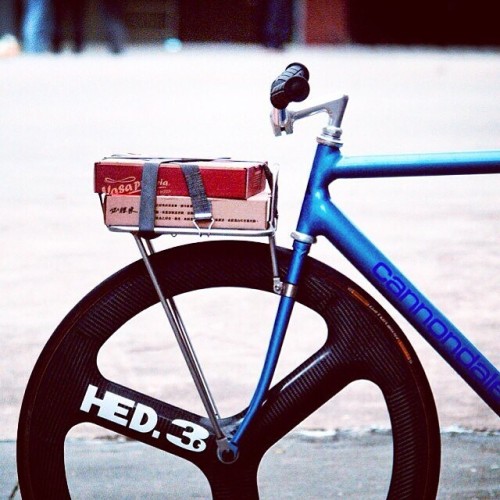 baotriplecross: Cannondale & Pizza（photo cred @father_tu） #fixie #fixedgear #pista #cannondale #
