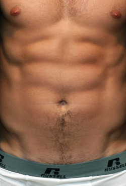 hornybidude:  Oh my. Perfect male form 