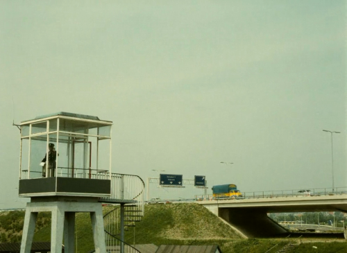 highvolumetal:   Trafic , Jacques Tati , 1971   