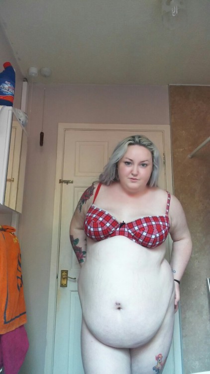 littlemiss-eat-a-lot:  1309-blue-prints-xo:  littlemiss-eat-a-lot:  My bellys getting so huge these days!  beautiful, utter beauty! & cute bra too! 😊  Bras from fashion world !!! Thankyou x
