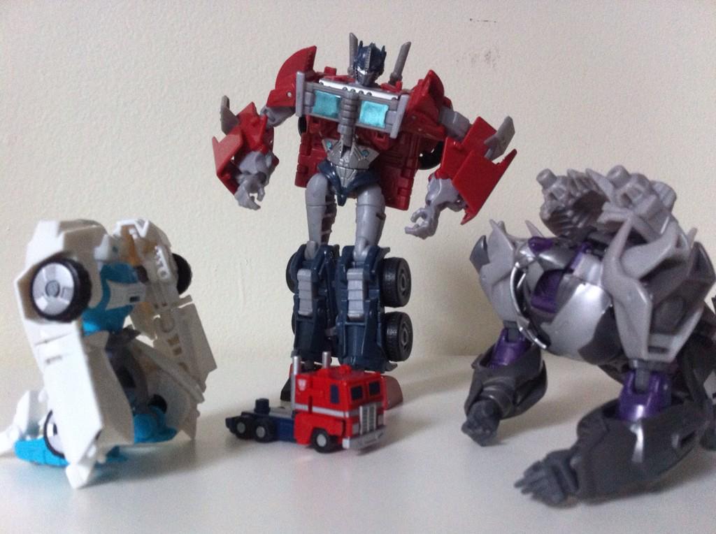 thistlebot:   “Vvvwwoooshh!”  “Pew pew pew!”  “Haha! Now I, Starscream,