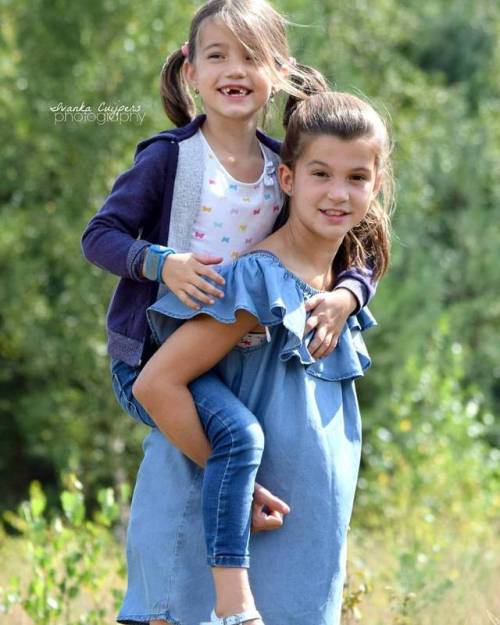 One of the many cute pics from a photoday I organised. #sisterlove #sisters #kids #children #love #c