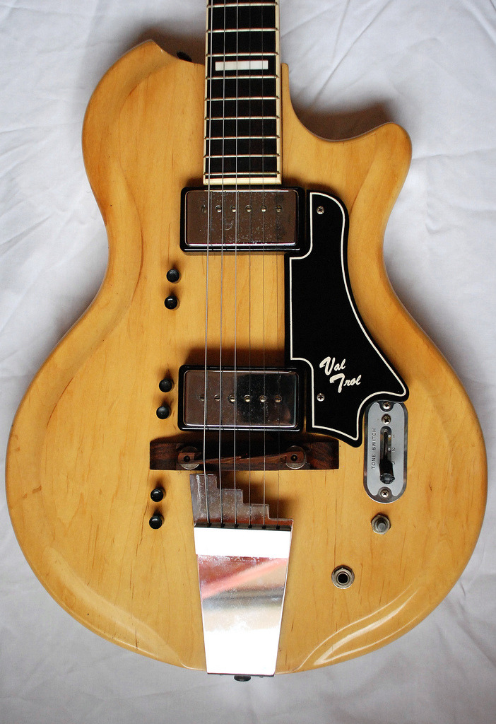 mmguitarbar:  thatsthegearblog:  1961 Supro Val Trol  I always forget about the wooden