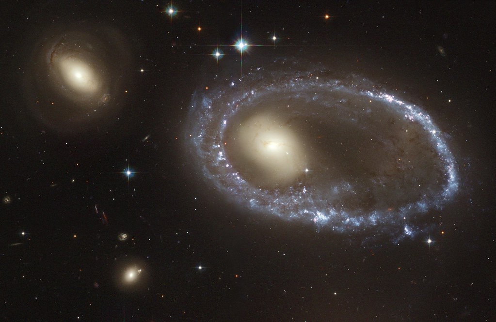 Blue Stars Ring Nucleus of Galaxy AM 0644-741 by NASA Hubble