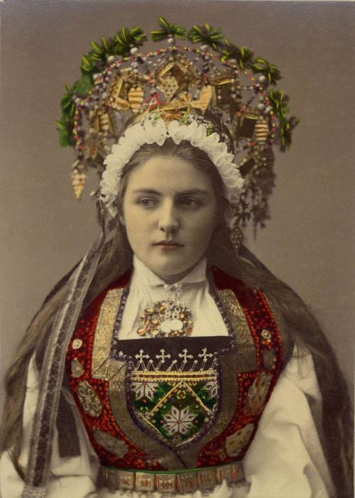 sisterwolf:  A Bride from Hardanger, Norway - Solvieg, 1870-1920 