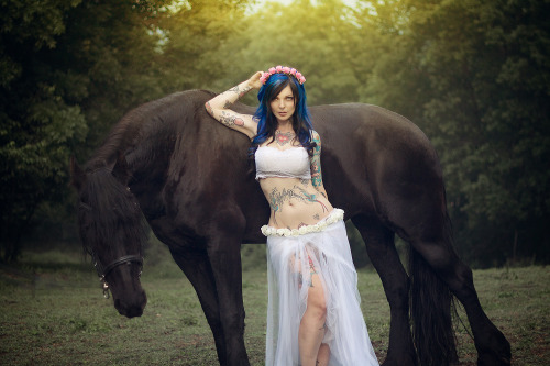 inblackphoto:  RIAeMORGANA modella : Riae suicide horse : Morgana 