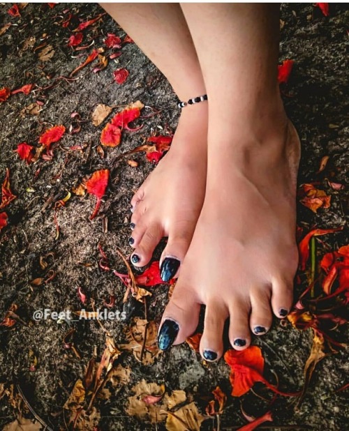 Reflection #photography #reflections #toes #indianphotography #anklets #longnails #blacknails #blac