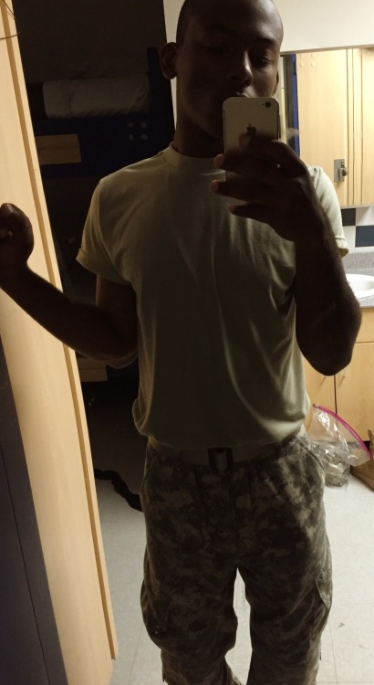 so-dayi:  sexgestiveswag:  Military men are always the horniest     So-Dayi.tumblr.com   