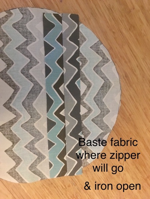 jancola: I’ve discovered some people are intimidated by zippers, so here’s a really basic tutorial f