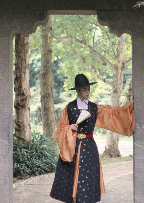 chinese hanfu for men in historically accurate style of ming dynasty by 云归处传统服饰 