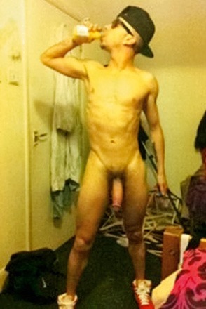 the-bisexual-blog:  Which do you prefer? Chris’ long and skinny? Or dappys big