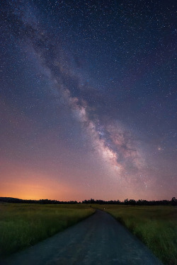 mini-space-alien:  spaceexp:  The Milky Way at Shenandoah National Park Source: vtgohokies (flickr)  i want to leave
