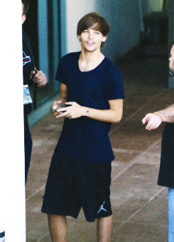 thomasbsangster-blog:  One Direction arrive at Rod Laver Arena in Melbourne, October 29, 2013 