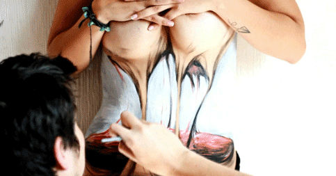 sixpenceee:  This body art/optical illusion has all our jaws dropping. (Video) 