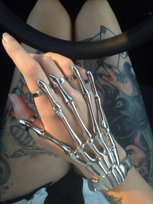 girlyplugs:  plugs/tattoos/piercings/fashion blog 