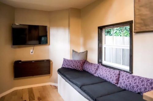 dreamhousetogo:  An AirBnB tiny house for rent in Seattle, WA https://www.airbnb.com/rooms/6482409 