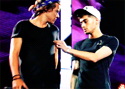 feelszarry:  Zayn: You know..There’s not much not to love about Harry 