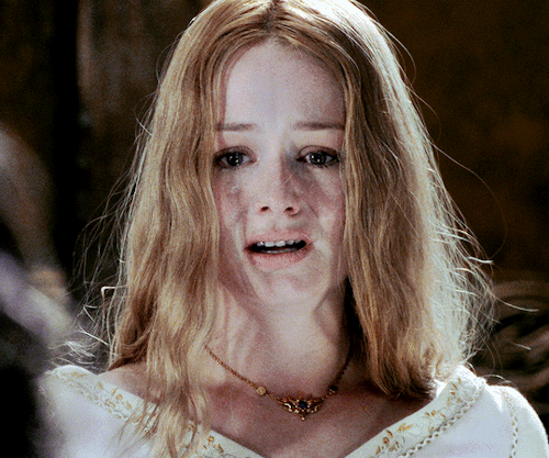 lady-arryn:THE LORD OF THE RINGS costumes appreciation: ― Eowyn’s white dress (costume design by Ngi