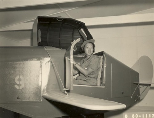 orientallyyours:Hazel Ying Lee (1912-1944), a native of Portland, Oregon, took her first flight in 1