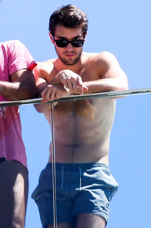 shirtlessmalecelebs:  Josh Bowman